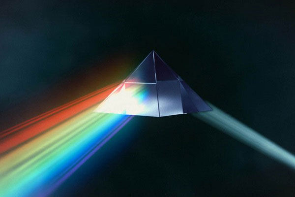 تجزیه نور با منشور