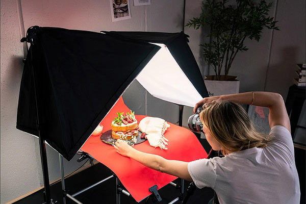 نورپردازی تک نور تبلیغاتی در خانه