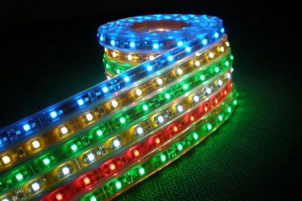 برای ایجاد نور مخفی از چه لامپهایی استفاده میشود؟