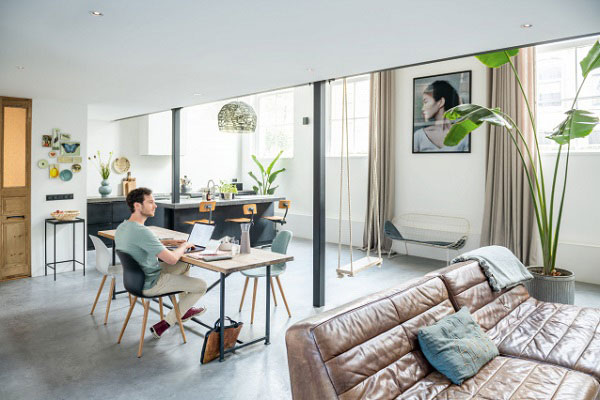 استفاده از اتاق آفتابگیر بهعنوان دفتر کار در خانه